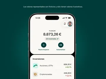 La pantalla de un teléfono inteligente muestra la interfaz de una aplicación financiera que exhibe un saldo total de 8.873,26 € junto con detalles de inversión para acciones, ETF y criptomonedas.